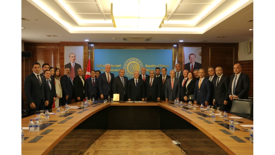 Ticaret Bakan Yardımcısı Sayın Sezai UÇARMAK ile Gümrükler Genel Müdürü Sayın Mustafa GÜMÜŞ'ün Makamında Ziyaret Edilmesi