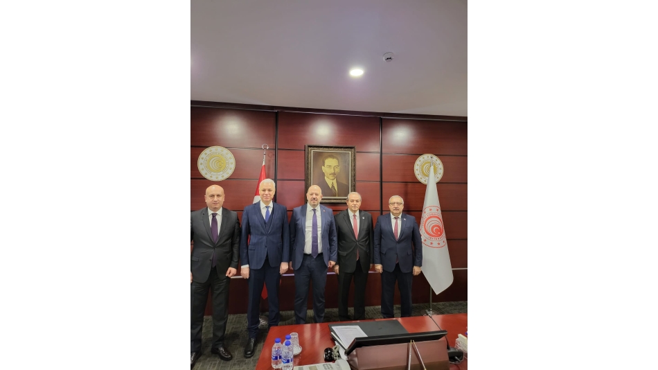Gümrük Müşavirleri Dernek Başkanları Bakan Yardımcımız Sayın Rıza Tuna TURAGAY'ı Makamında Ziyaret Etti