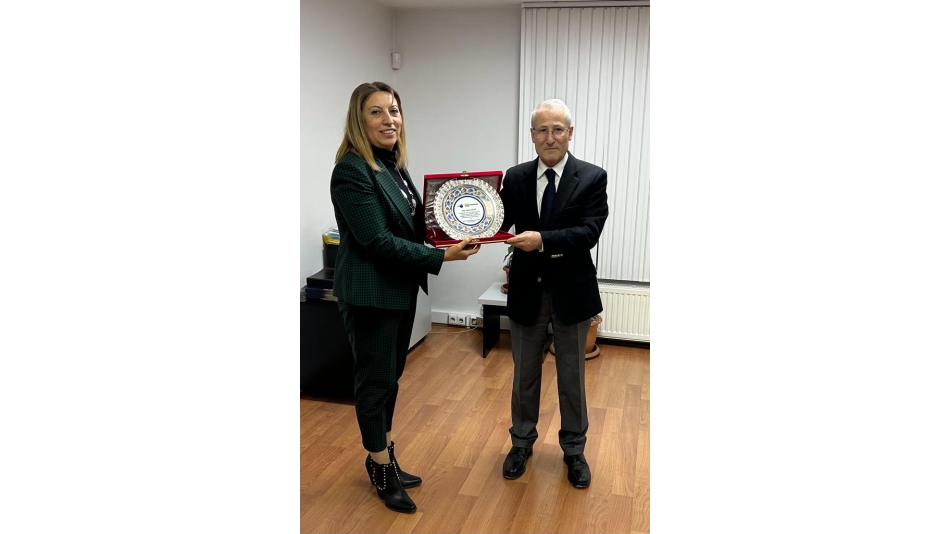 Teşekkür Plaketleri Verildi